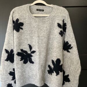 Gorgeous Banana Republic Grey and Black Sweater XXL